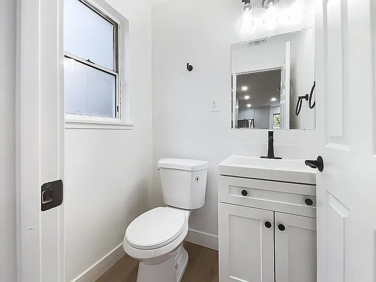 1st image of 6305 Queen Ct #4