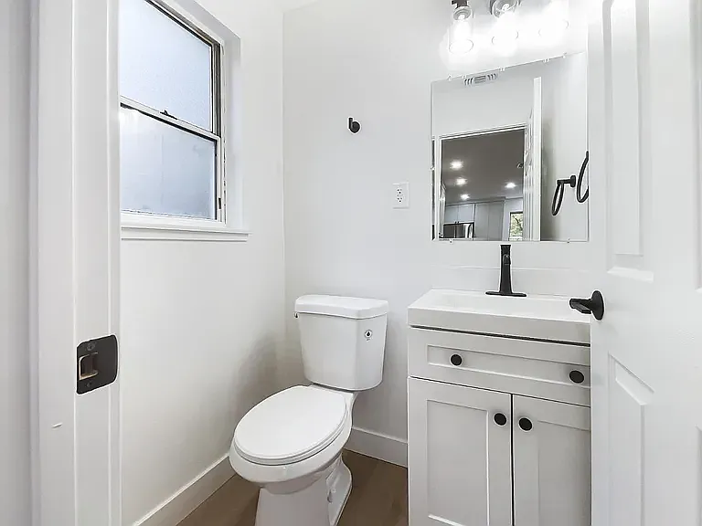 6305 Queen Ct #4 photo 1