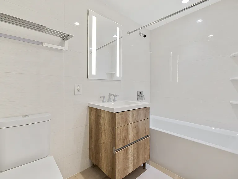 123 E 54th St #5G — Photo 3