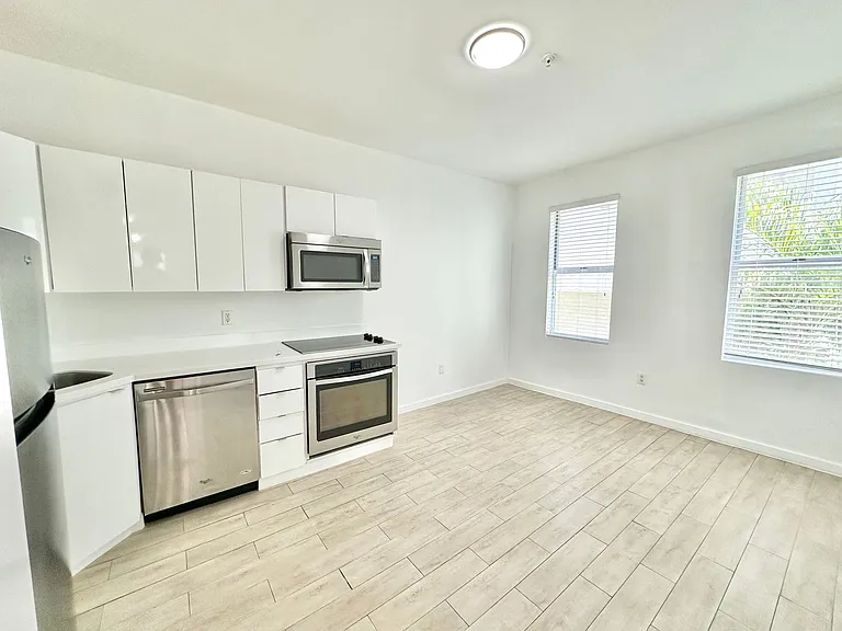 1611 Meridian Ave #305 — Photo 2
