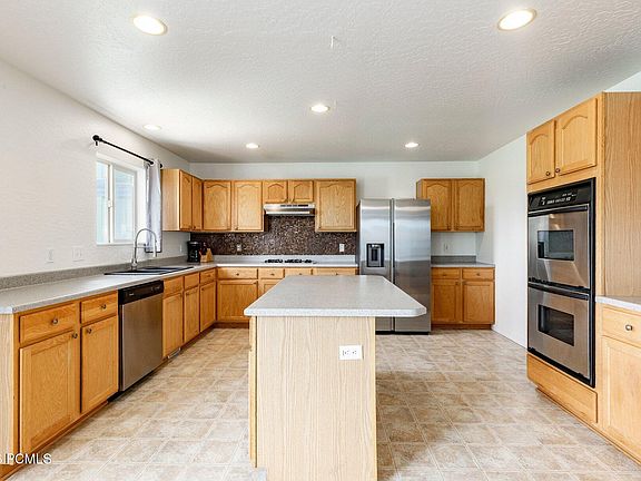 2nd image of 971 Mountain Willow Ln