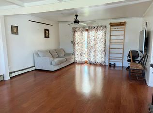 90 Balsam Ln, Levittown, NY 11756