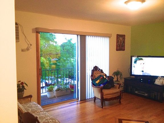 4th image of 1323 N Baldwin Ct Unit 3B