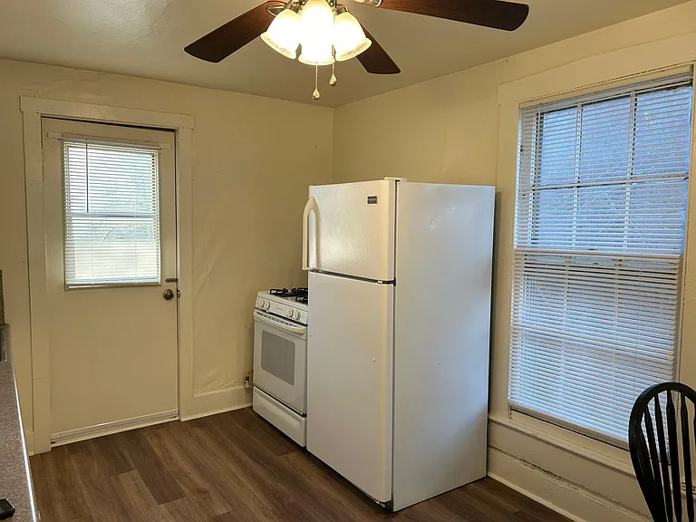 307 N 4th St #1/2 — Photo 5