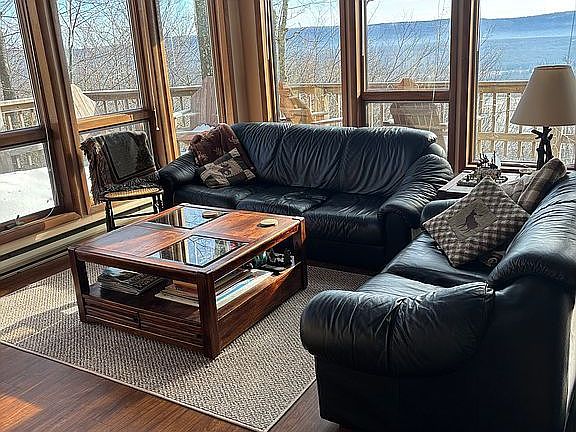 3rd image of 112 Forest Ridge Rd
