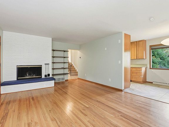 4th image of 2446 E Glenn Ct
