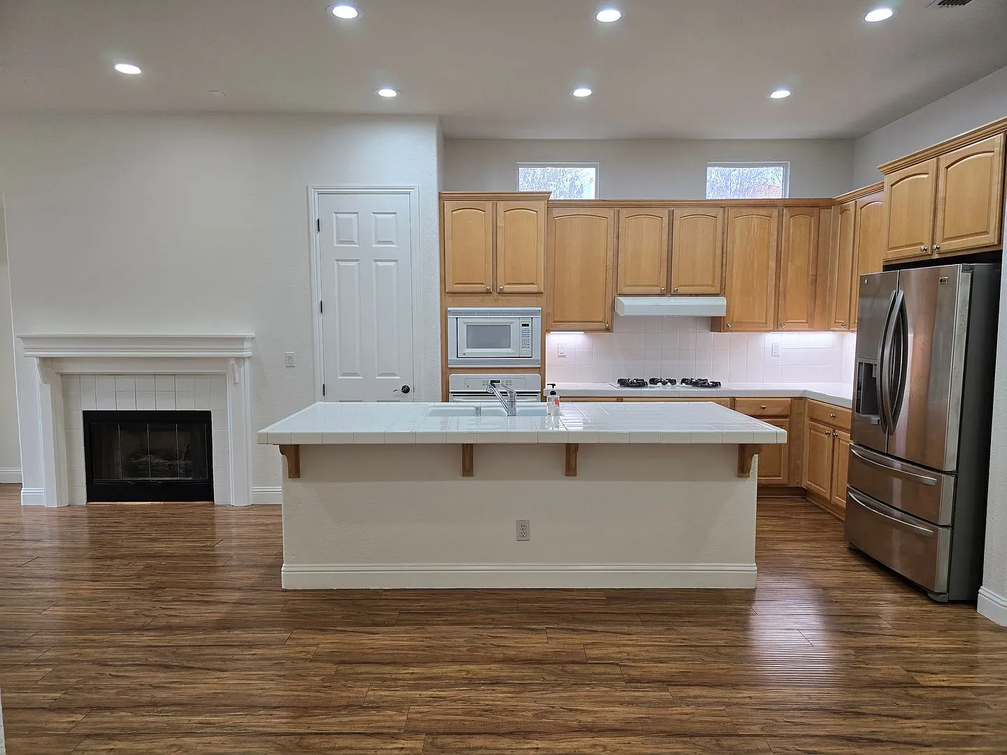 beautifully maintained 3-bedroom, 2-bath, 2,037 sq ft in Mountain House — Photo 2
