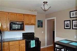 4th image of 1529 Greenview Dr