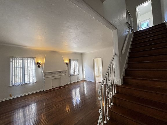 2nd image of 863 N Alexandria Ave #863