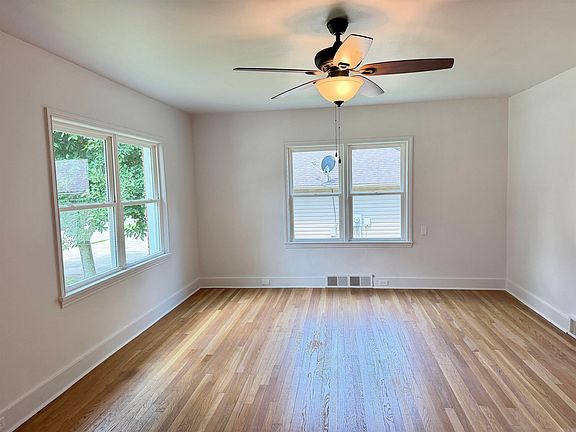 4th image of 605 W Highland St