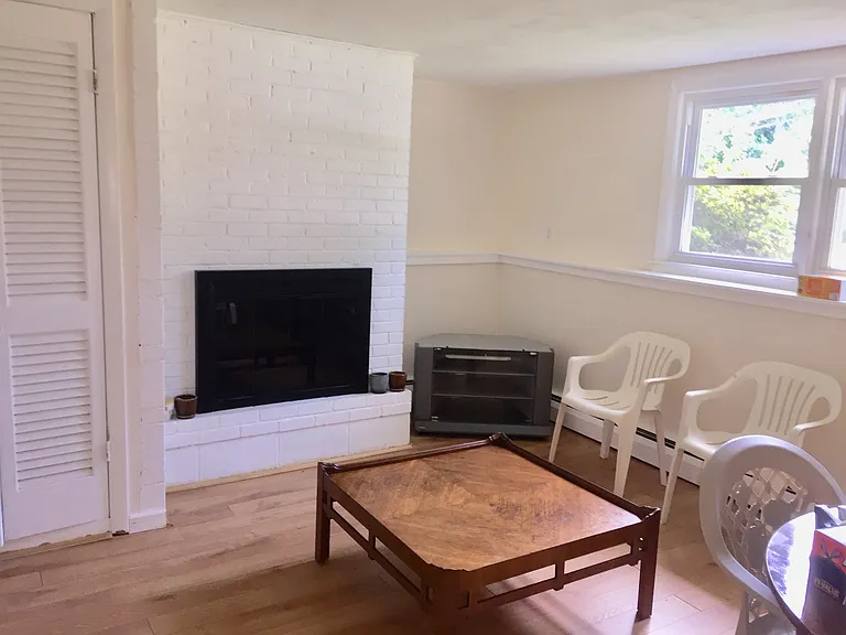 199 Oak St — Photo 3