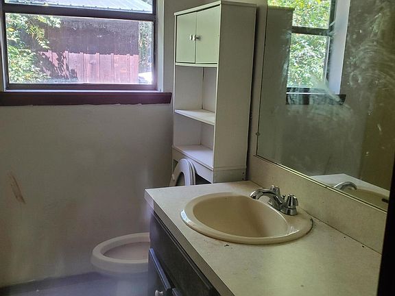 4th image of 515 Hawkins St