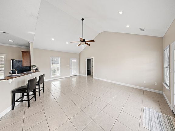 4th image of 4082 Northlake Dr