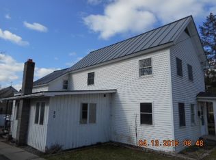 20 Queen St, Whitehall, NY 12887