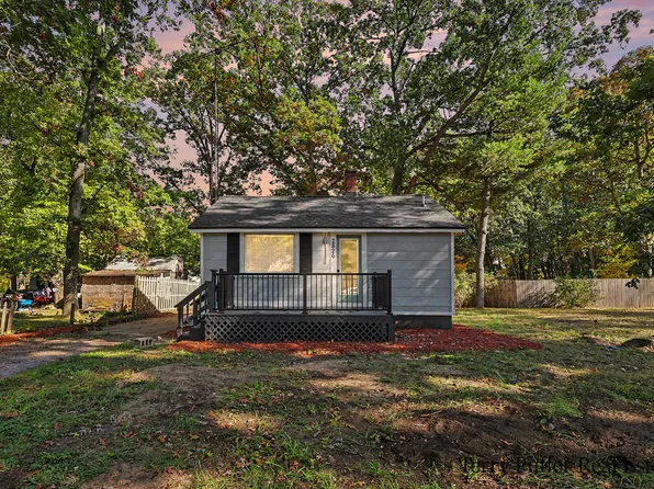 2826 Debaker Rd, Muskegon, MI 49444