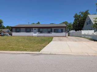 377 Pinewood Dr, Valparaiso, IN 46385
