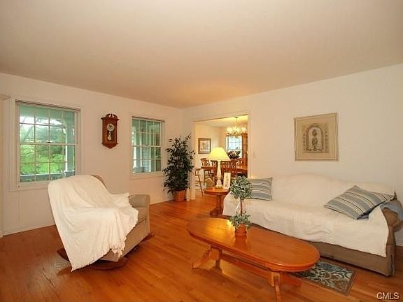 4th image of 31 Mimosa Ln