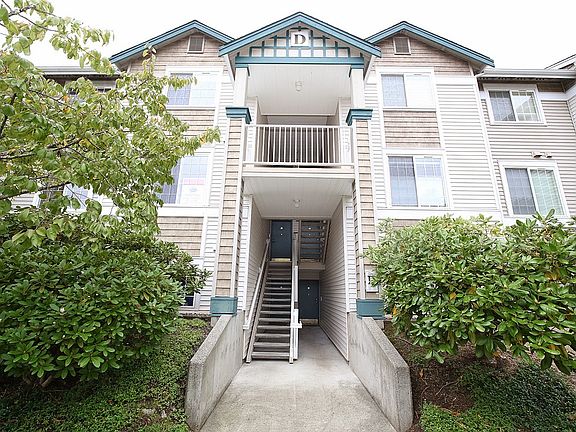 3rd image of 25235 SE Klahanie Blvd APT D302