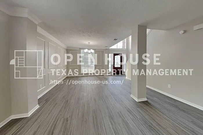 4 bed, 2.5 bath, 2996 sqft, $2,450 — Photo 3