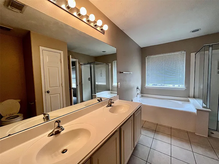 2811 Hackamore Hollow Ln — Photo 11
