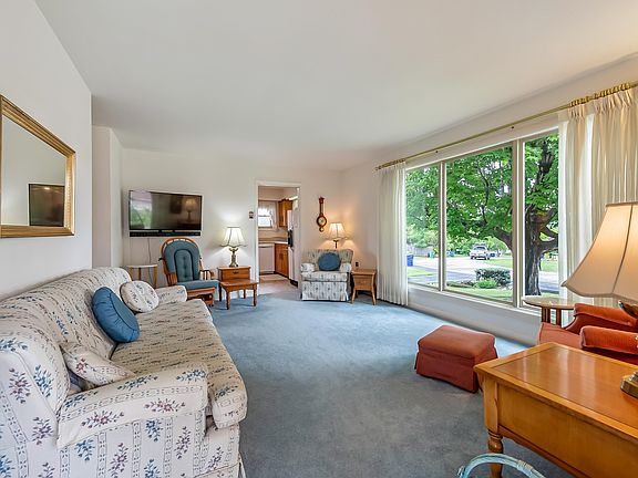 4th image of 109 Longview Dr