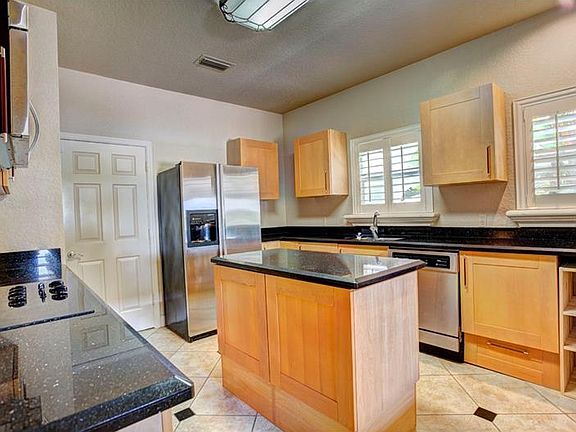 5th image of 7228 Bay Club Way