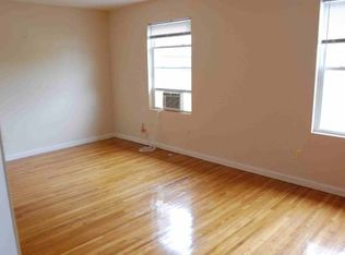 2240 38th St, Long Island City, NY 11105