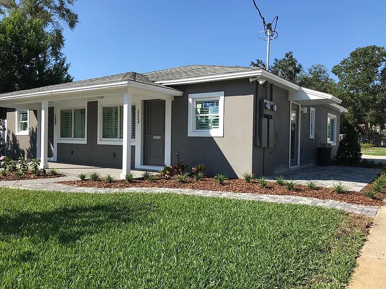 113 E Kaley St — Photo 1