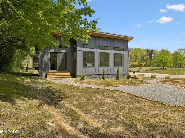 145 Dwellings Dr, Tracy City, TN 37387
