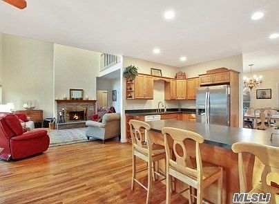 5th image of 41 Waverly Ct