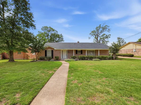 525 E Lake Dr, Livingston, TX 77351