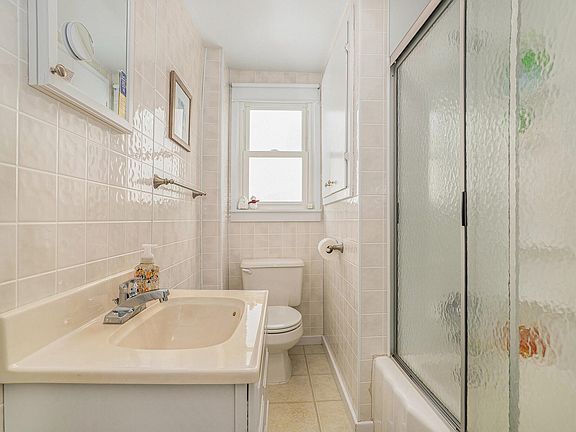 2nd image of 1120 Crosby St NW
