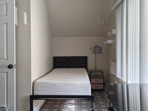 2nd image of 21 Manila Ave