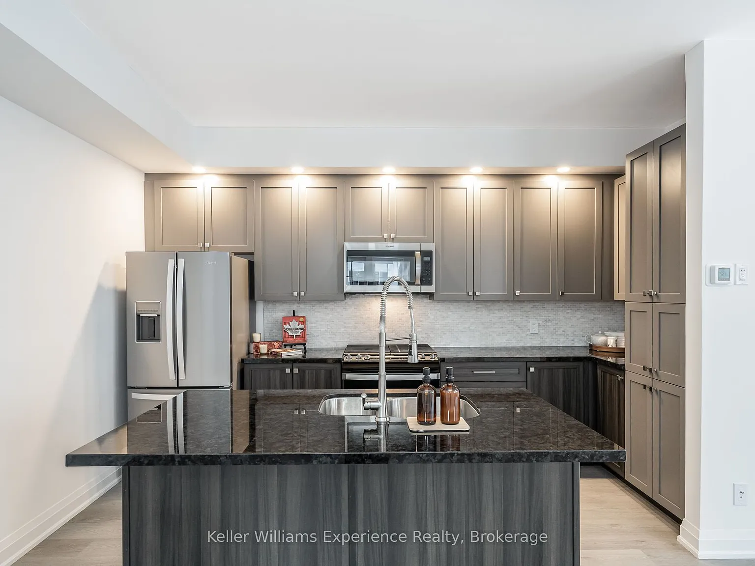 4 bed, $2,850 — Photo 4