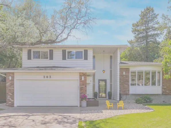 203 Brander Dr NW, Edmonton, AB T6H 4V3