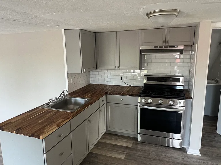 19-23 Breckenridge St #21-1/2 — Photo 3