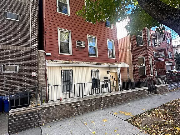 3rd image of 1216 31st Dr