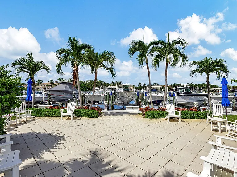 444 Bay Colony Dr N — Photo 11