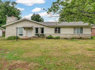 917 Wood St, Mount Vernon, MO 65712