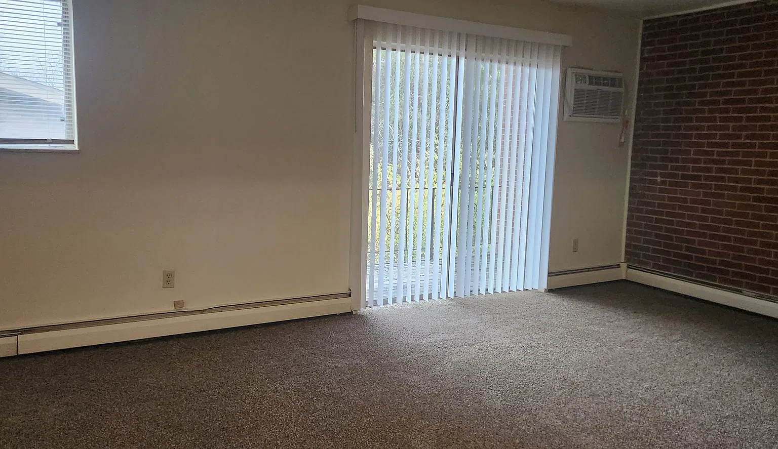 892 Mohawk Trail Apartments — Photo 4