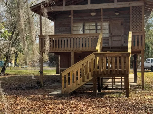 40 Oak Point Rd, Picayune, MS 39466