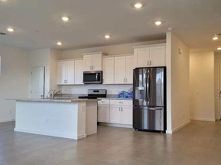 15998 W Smoketree Dr — Photo 3