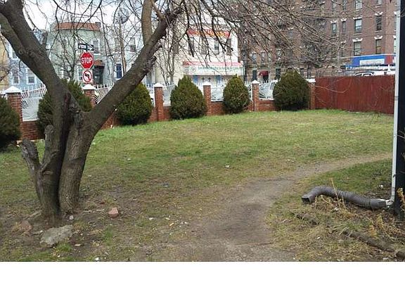 5th image of 2180 Arthur Ave