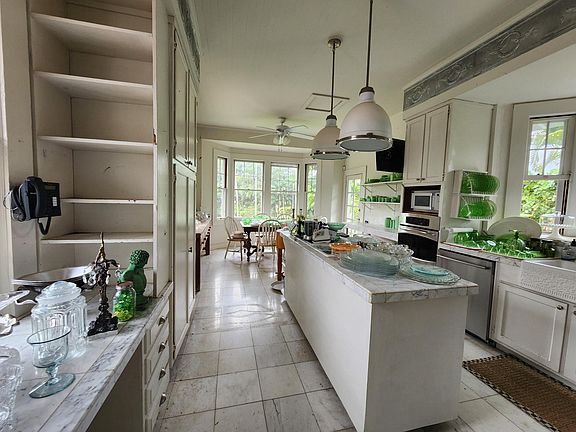 2nd image of 194 Kaiulani St