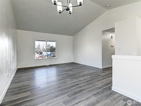 4th image of 8823 18th Avenue E
