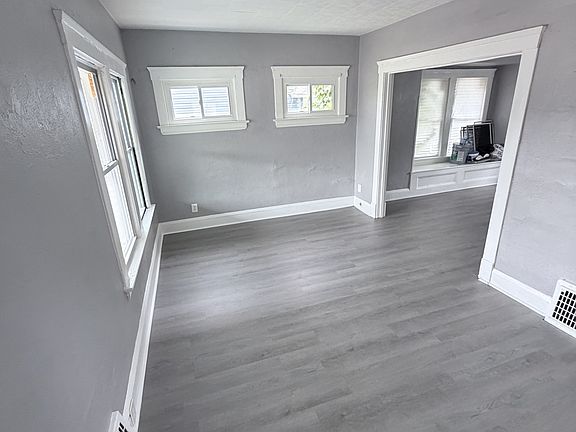 4th image of 512 Inman St