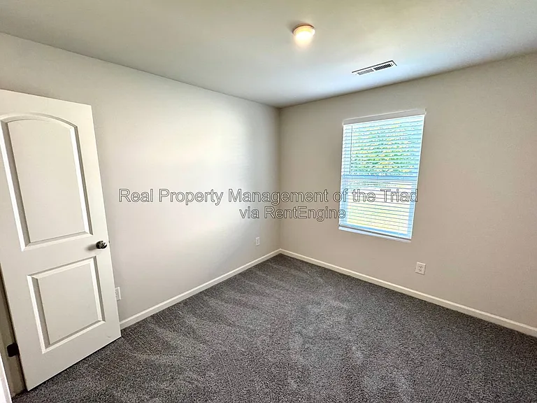 4104 Devonwood Ct — Photo 10