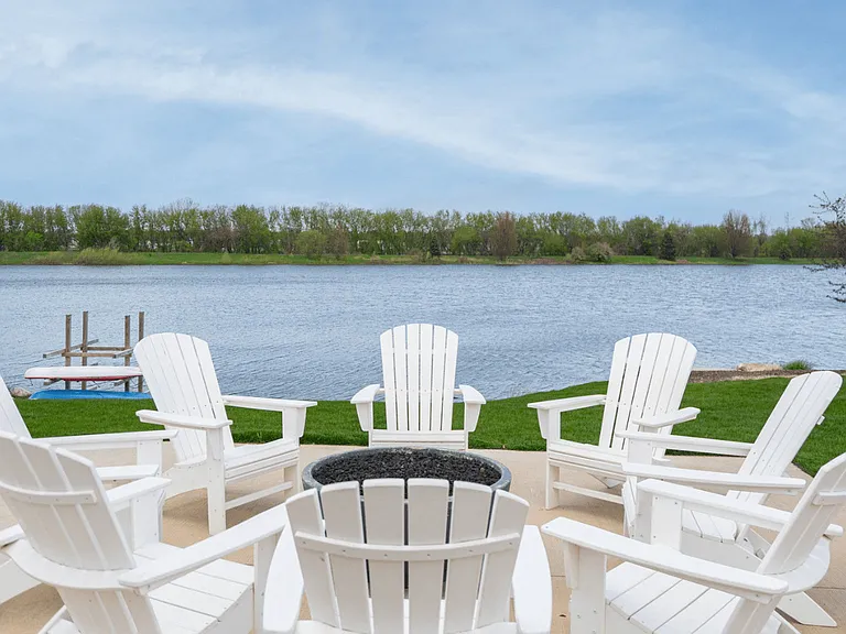 Elmwood Lake Apartments — Photo 44