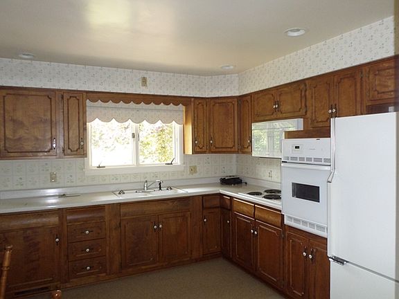 5th image of 985 Oakwood Dr