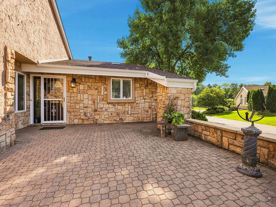 1st image of 501 Brook Ln